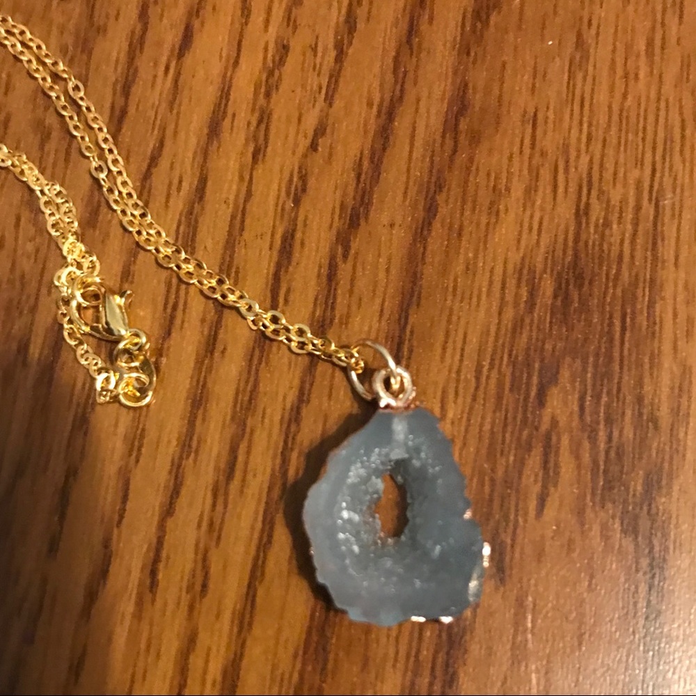 Dainty Geode / Druzy / Crystal Necklace NWT - Picture 2 of 2